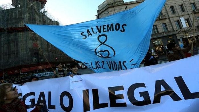 Сенат Аргентины проголосовал против легализации абортов
