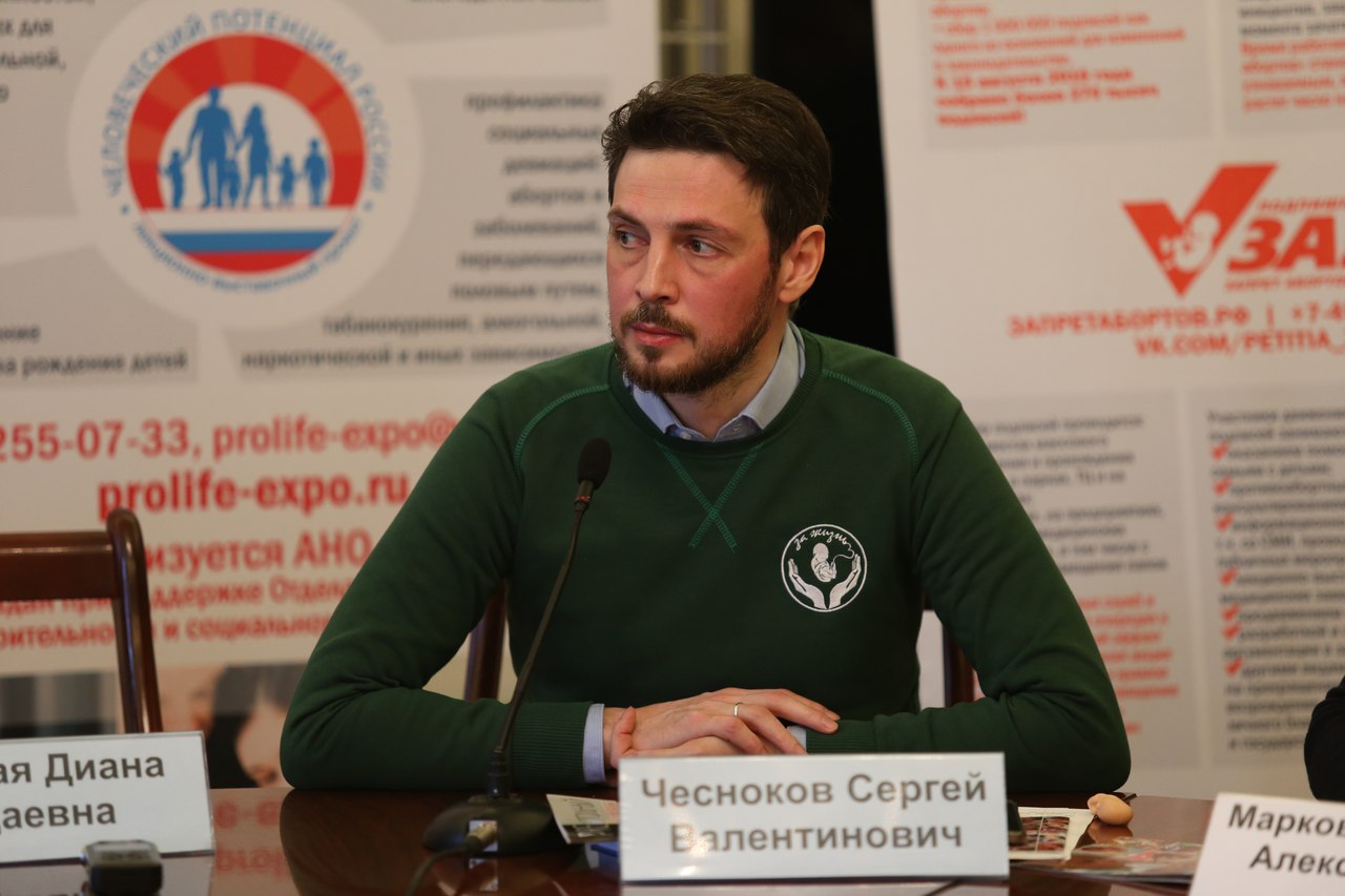 Миллион подписей за запрет абортов в ближайшее время передадут Владимиру Путину